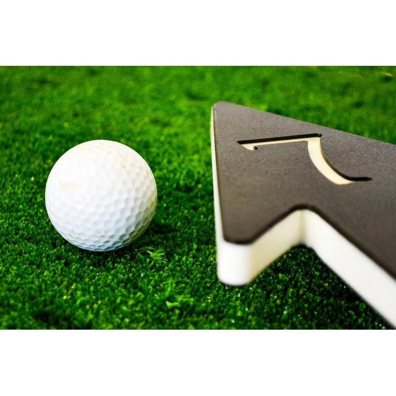 Fléchage directionnel à piquer sur le green