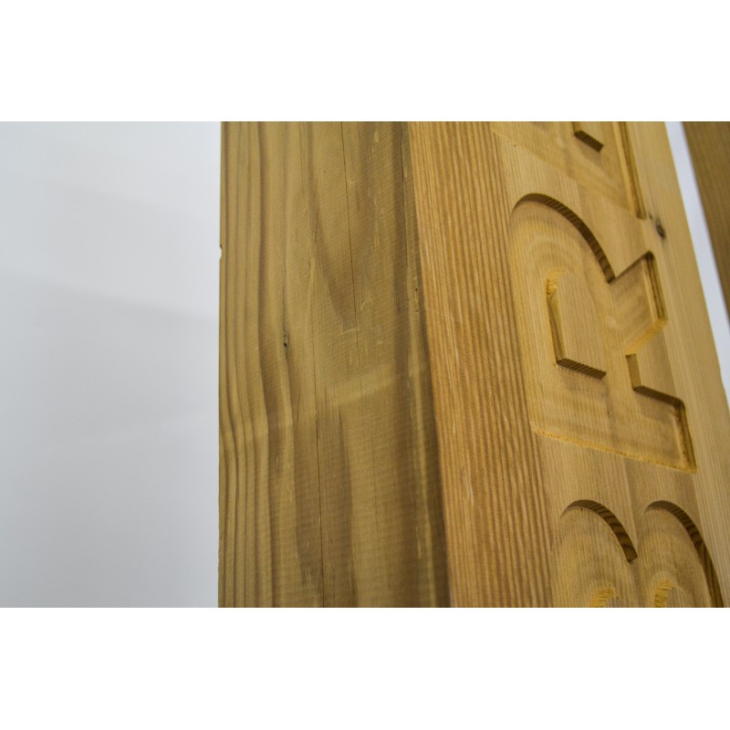 gravure dans bois massif